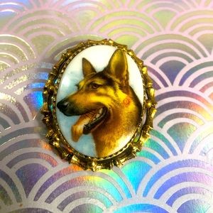 ❣️SOLD❣️Vintage German Shepard Cameo Brooch Pendant